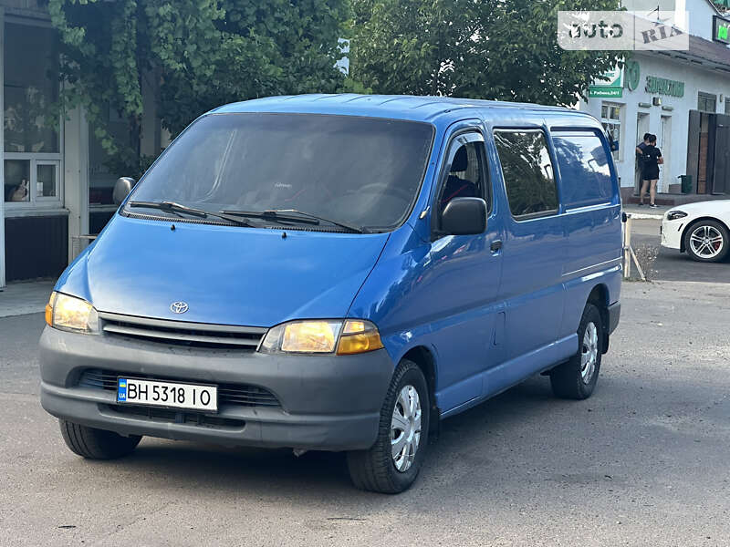 Toyota Hi ace (2003)