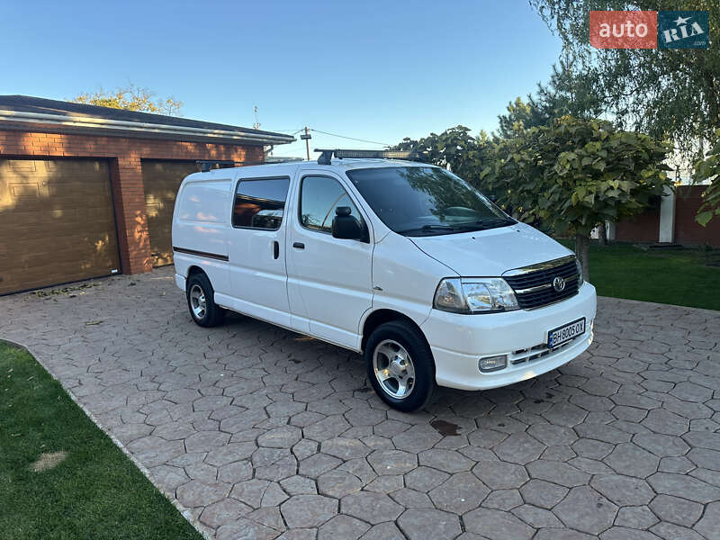 Toyota Hiace (2012)