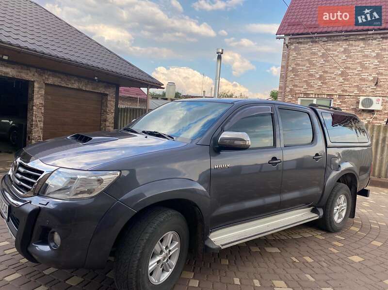 Toyota Hilux (2012)