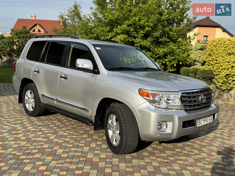 Toyota Land cruiser (2013)