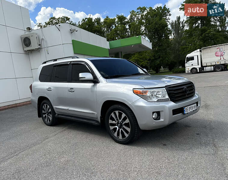 Toyota Land cruiser (2013)