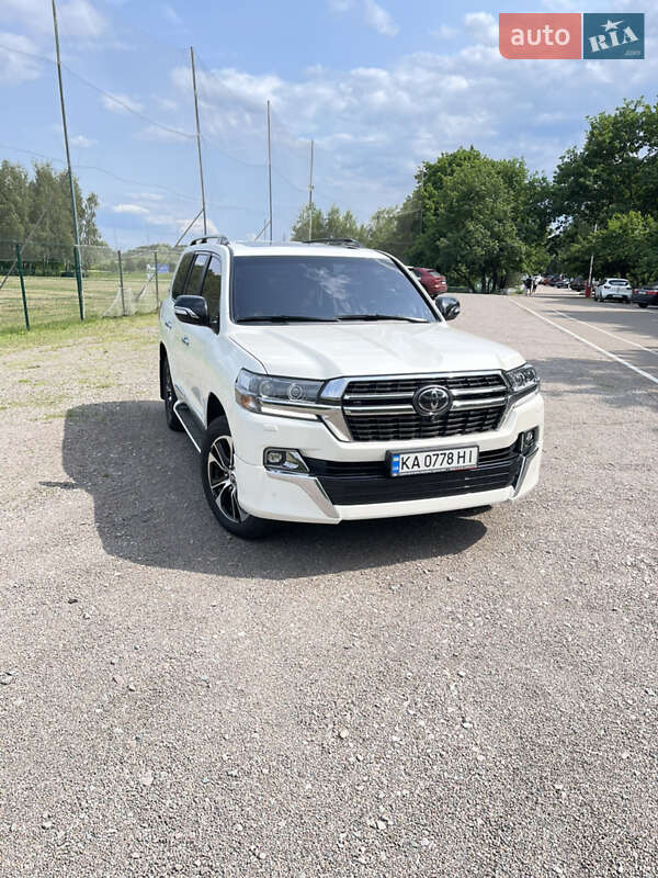 Toyota Land cruiser (2020)