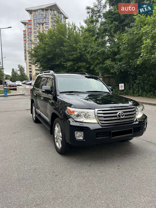 Toyota Land cruiser (2013)