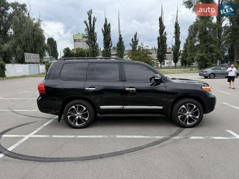 Toyota Land cruiser (2013)