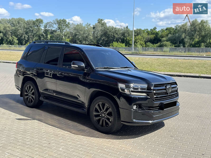 Toyota Land cruiser (2018)