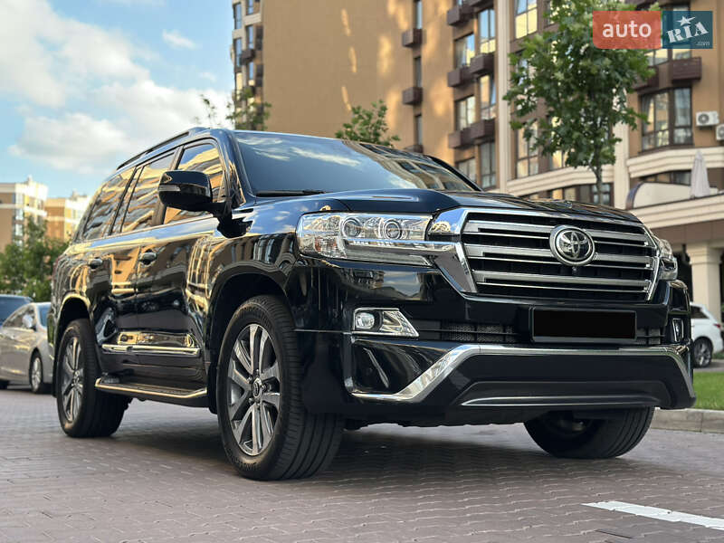 Toyota Land cruiser (2017)