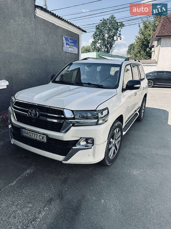 Toyota Land cruiser (2014)