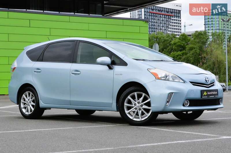 Toyota Prius v (2013)
