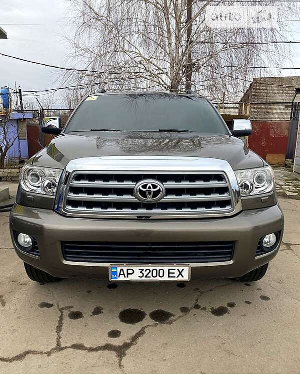 Toyota Sequoia (2015)