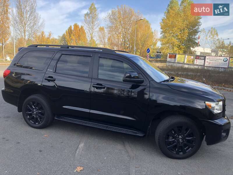 Toyota Sequoia (2010)