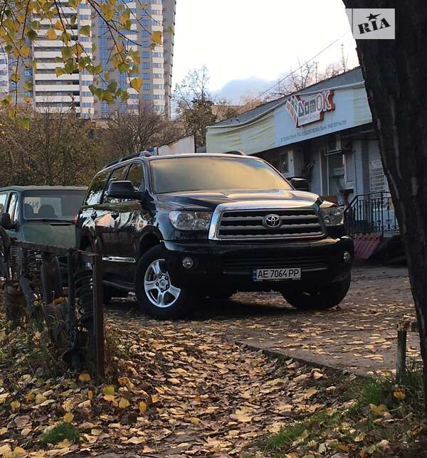 Toyota Sequoia (2013)