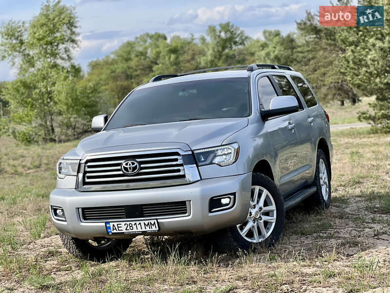 Toyota Sequoia (2015)