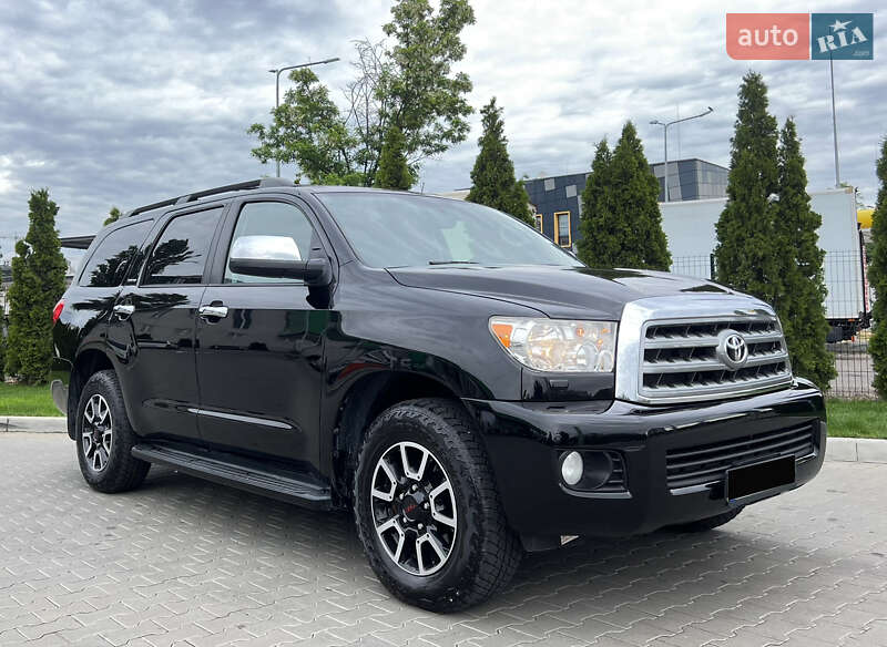 Toyota Sequoia (2015)