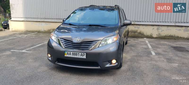 Toyota Sienna (2016)
