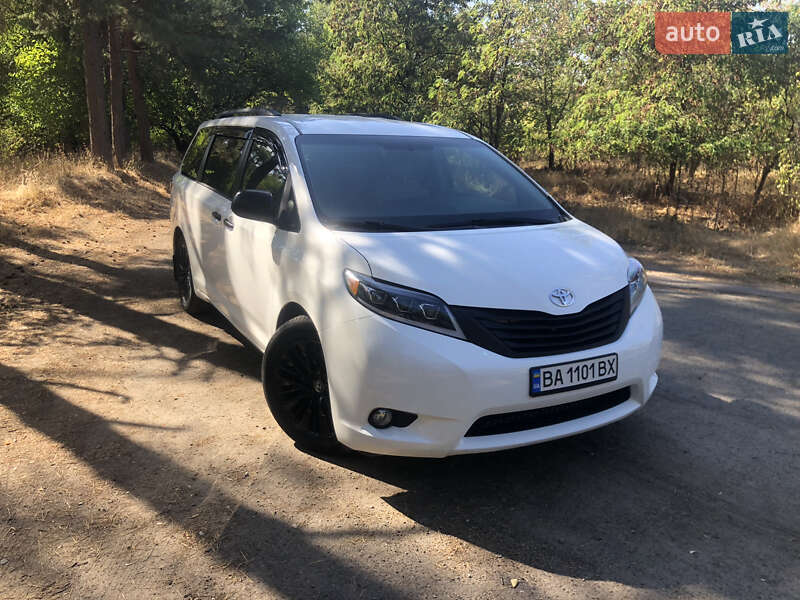 Toyota Sienna (2016)