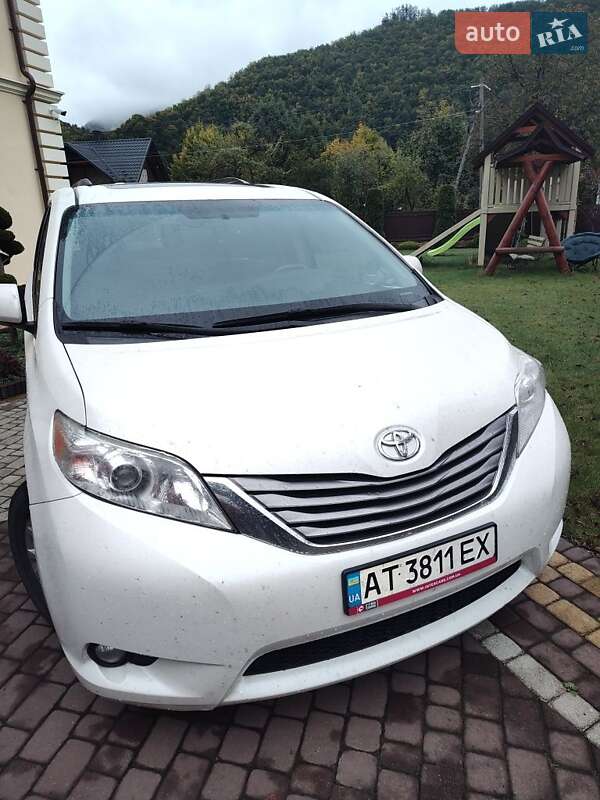 Toyota Sienna (2016)