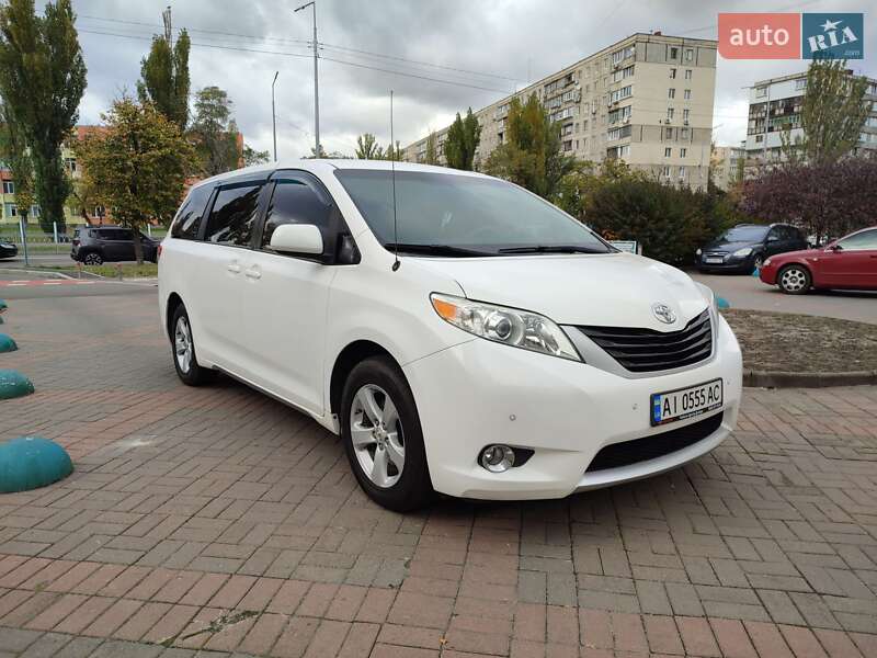 Toyota Sienna (2011)
