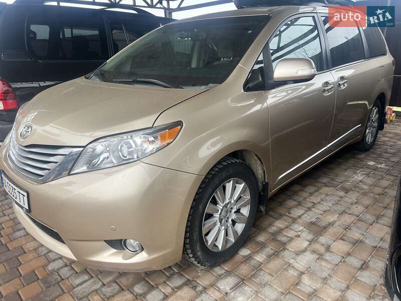 Toyota Sienna (2013)