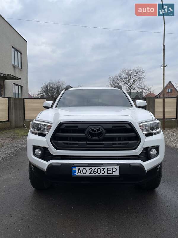 Toyota Tacoma (2017)