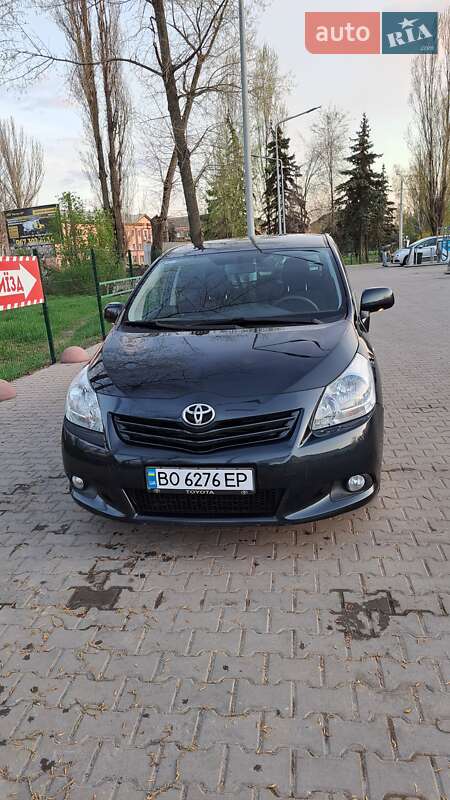 Toyota Verso (2012)