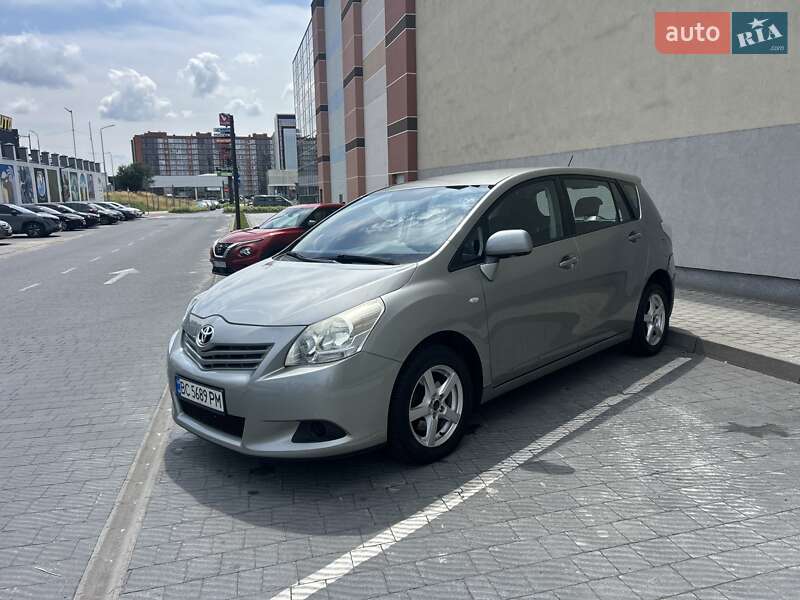 Toyota Verso (2012)