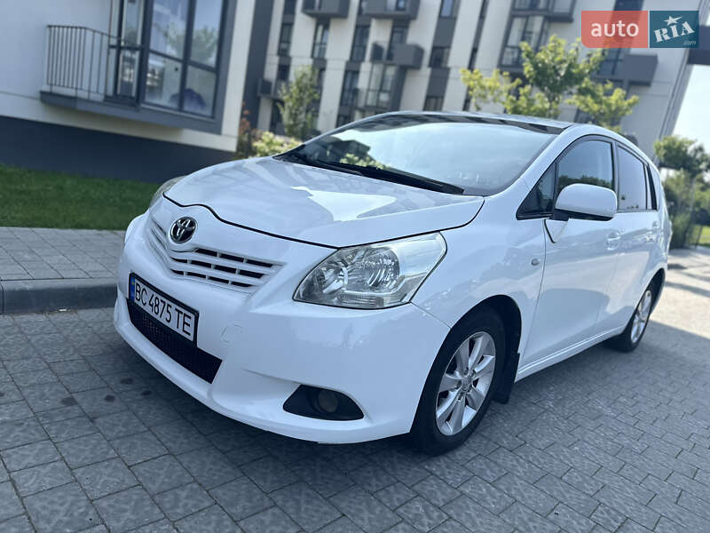 Toyota Verso (2011)