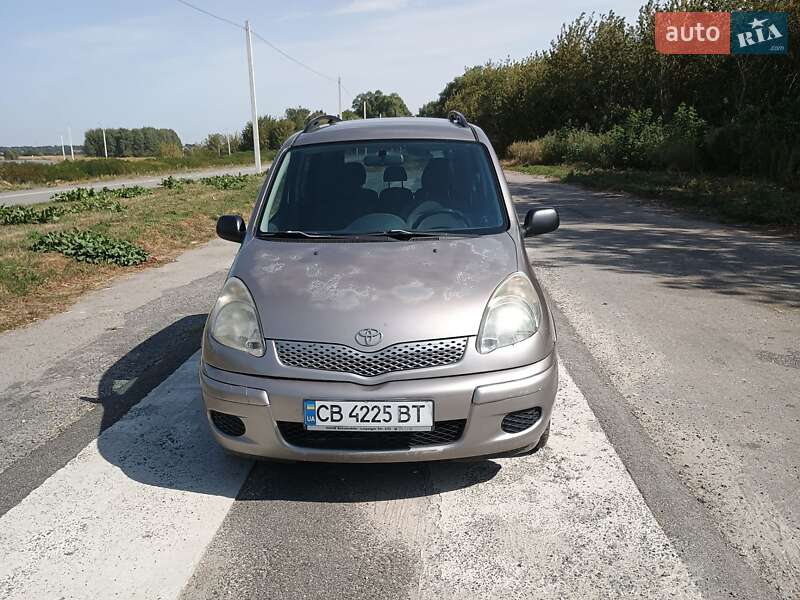 Toyota Yaris verso (2002)