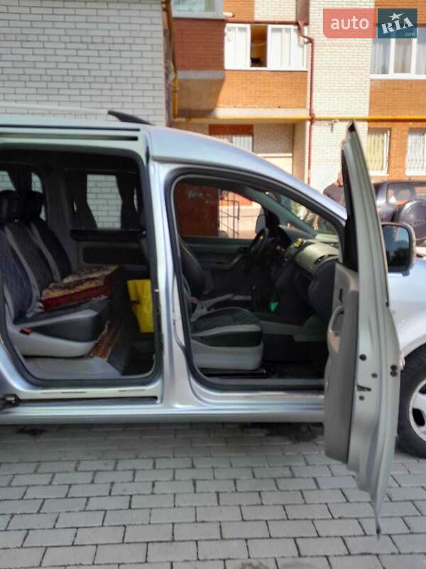 Volkswagen Caddy (2009)