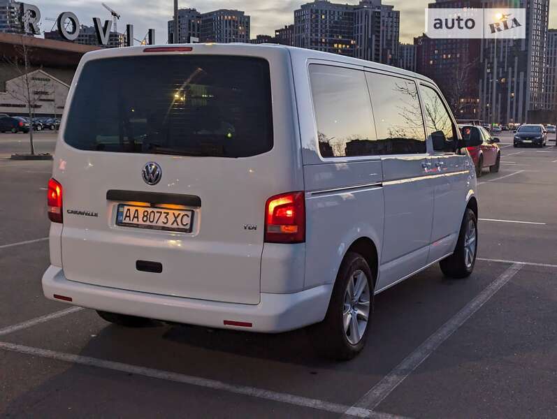 Volkswagen Caravelle (2011)