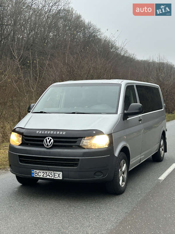 Volkswagen Caravelle (2010)