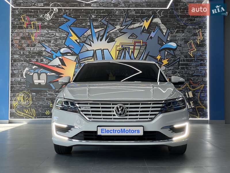Volkswagen E-lavida (2021)