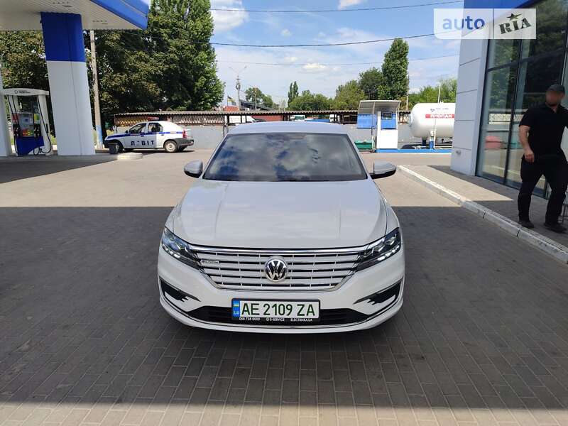 Volkswagen E-lavida (2021)