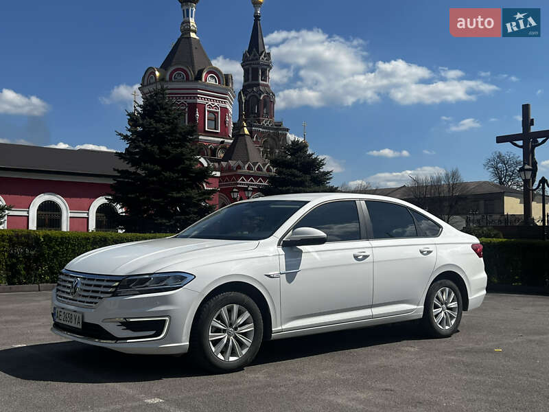 Volkswagen E-lavida (2021)