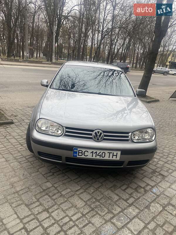 Volkswagen Golf (2003)