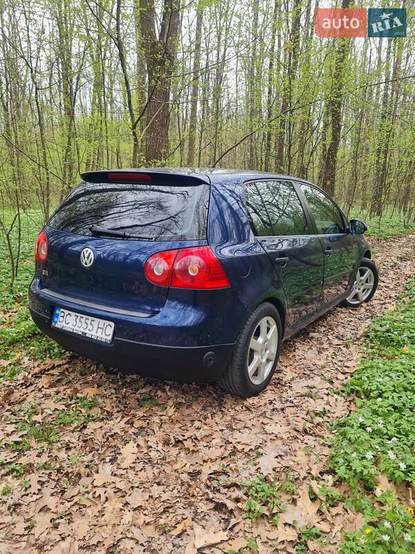 Volkswagen Golf (2005)
