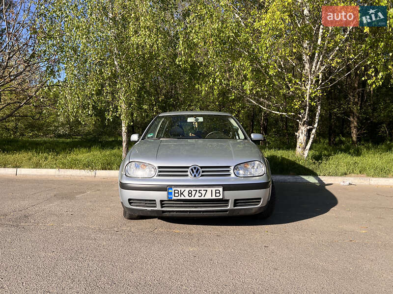 Volkswagen Golf (2002)