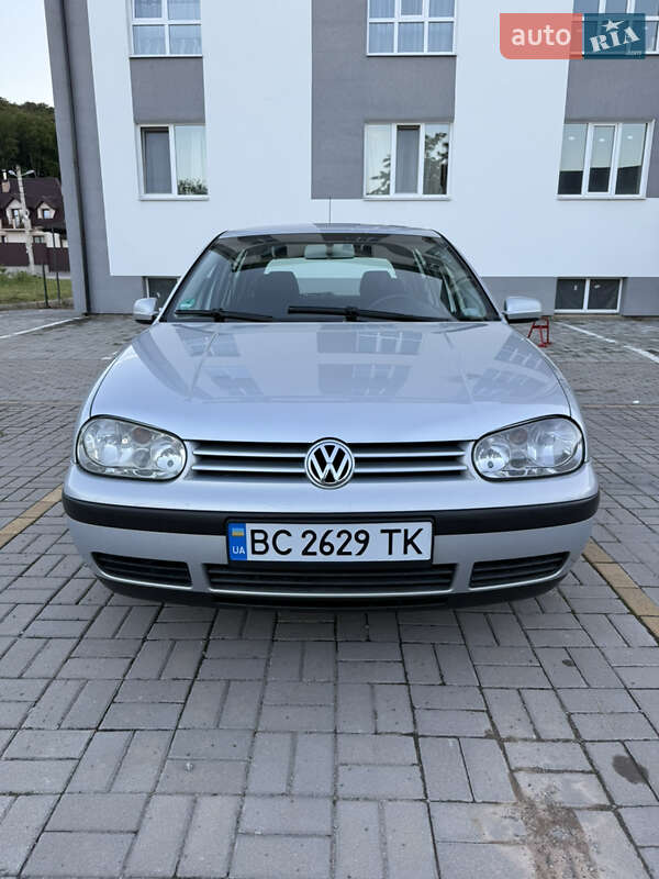 Volkswagen Golf (2003)