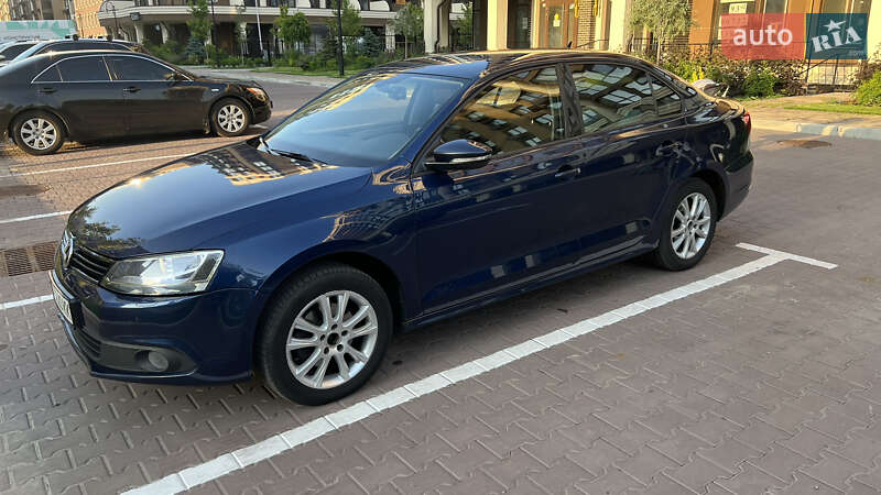 Volkswagen Jetta (2013)