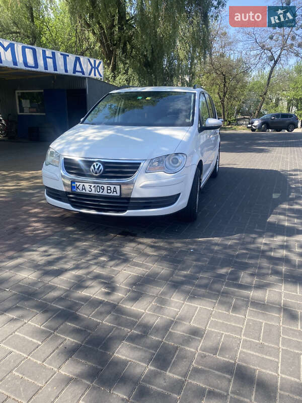 Volkswagen Touran (2010)