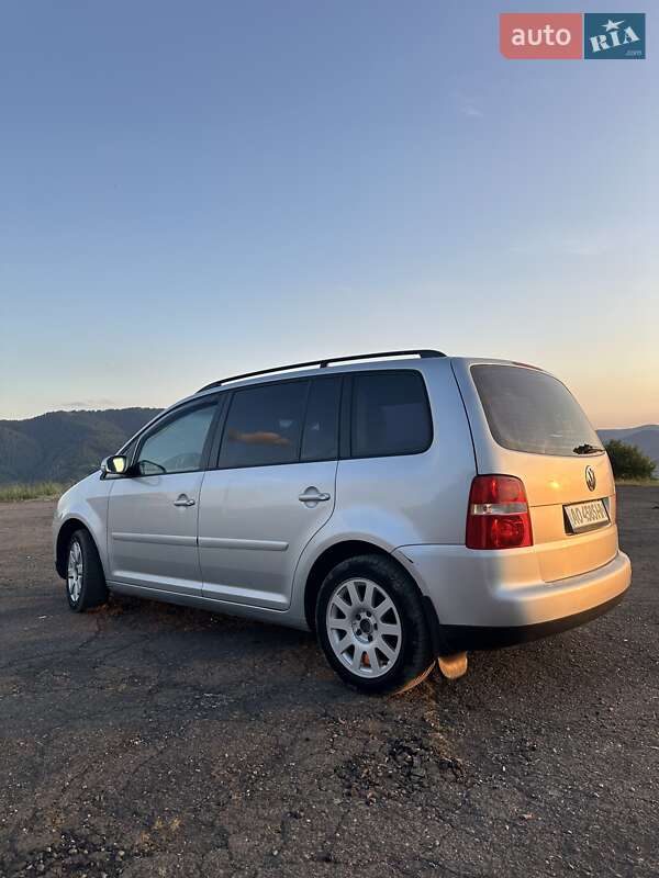 Volkswagen Touran (2005)
