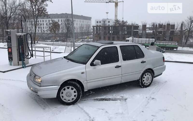 Volkswagen Vento (1996)