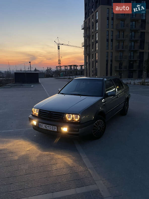 Volkswagen Vento (1993)