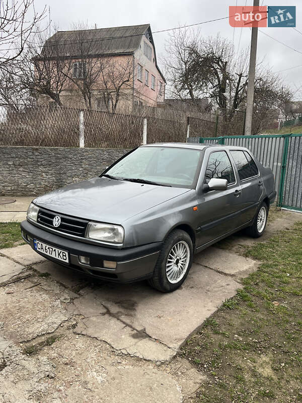 Volkswagen Vento (1992)