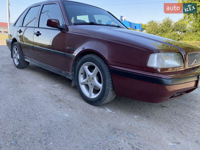 Volvo 440 (1989)