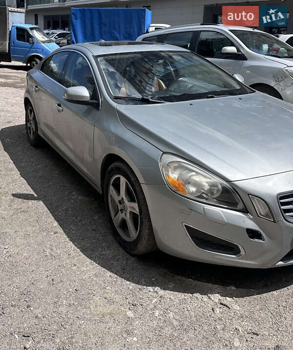 Volvo S60 (2012)