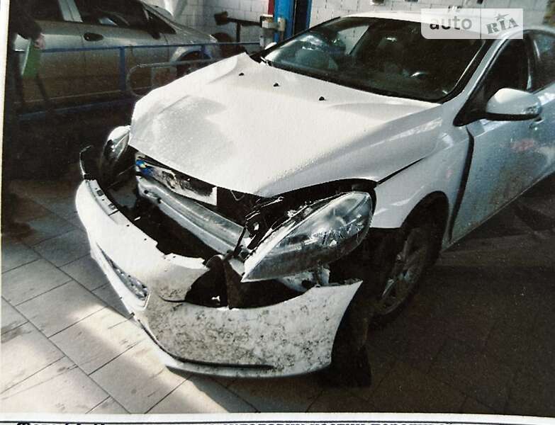 Volvo V40 (2013)