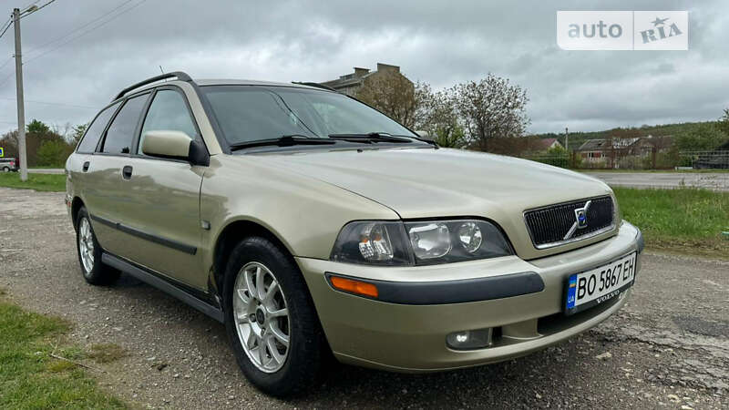 Volvo V40 (2001)