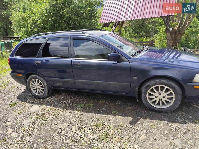 Volvo V40 (2002)