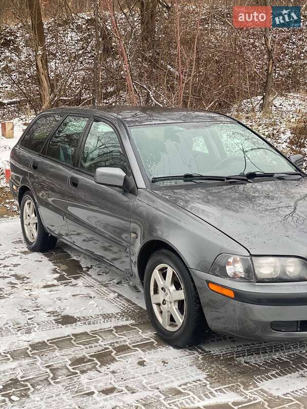 Volvo V40 (2000)