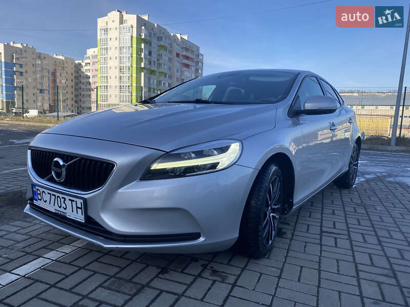 Volvo V40 (2017)